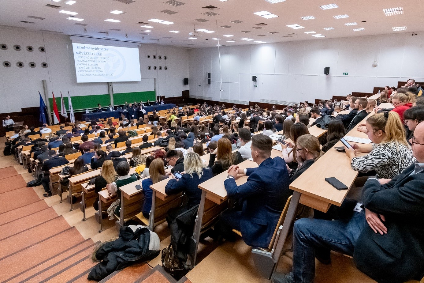 Mocsai Lajos előadása nyitotta a Széchenyi-egyetem Tudományos és Művészeti Diákköri Konferenciáját